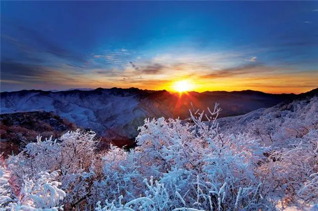 四川光雾山:白雪引客冰为媒