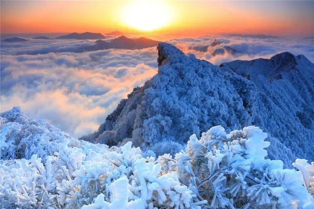 四川光雾山:白雪引客冰为媒