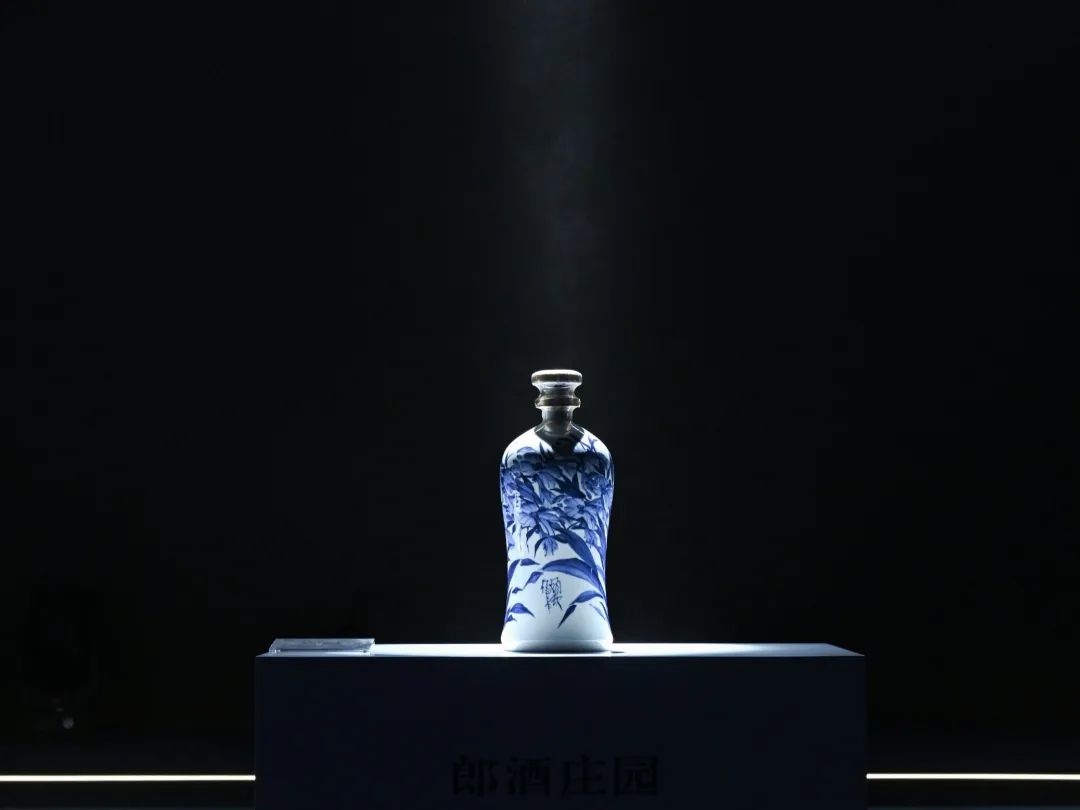 郎酒庄园陶瓷艺术节启幕!百名大师走进百年郎酒