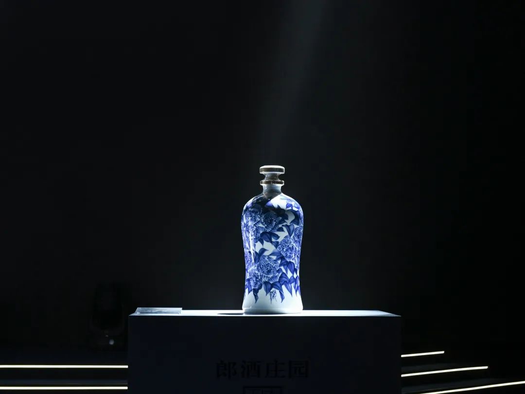 郎酒庄园陶瓷艺术节启幕!百名大师走进百年郎酒