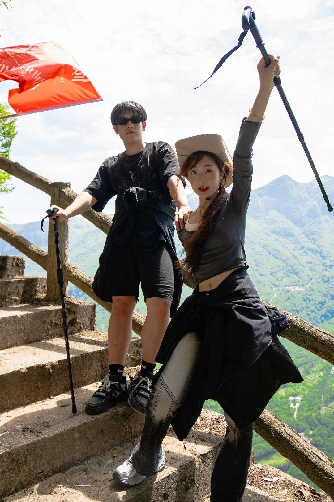 全网招募，免费徒步九皇山！本周末，百人徒步天团陪你一起挑战千仞绝壁栈道！