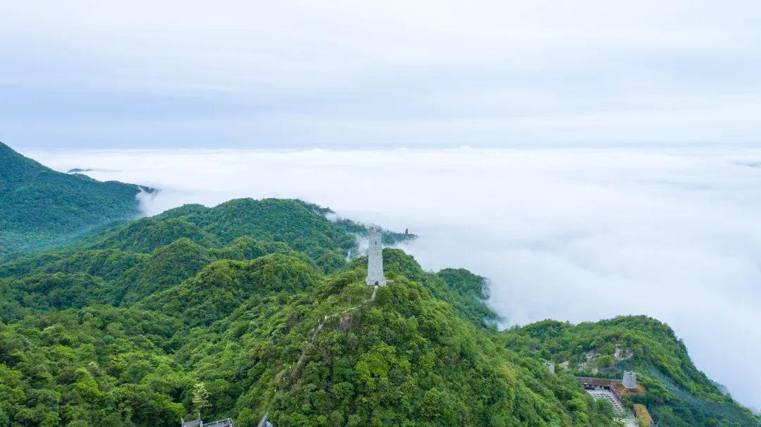 全网招募,免费徒步九皇山!本周末,百人徒步天团陪你一起挑战千仞绝壁栈道!