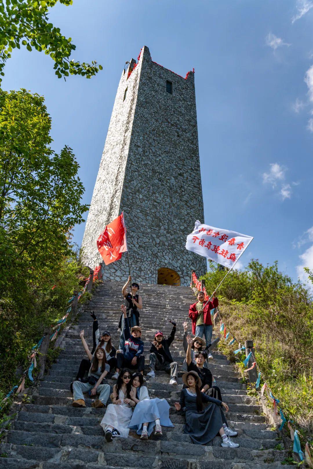 全网招募,免费徒步九皇山!本周末,百人徒步天团陪你一起挑战千仞绝壁栈道!
