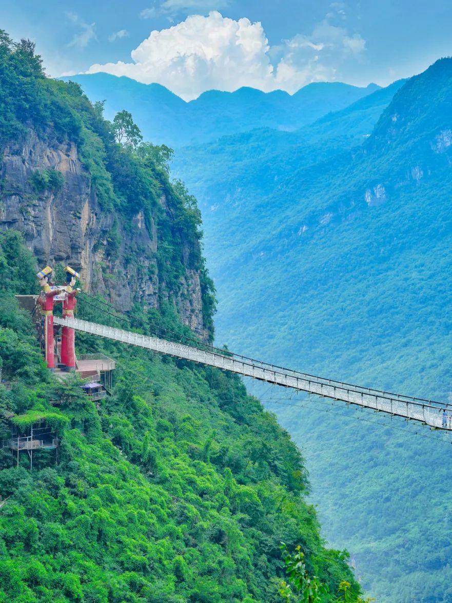 全网招募,免费徒步九皇山!本周末,百人徒步天团陪你一起挑战千仞绝壁栈道!