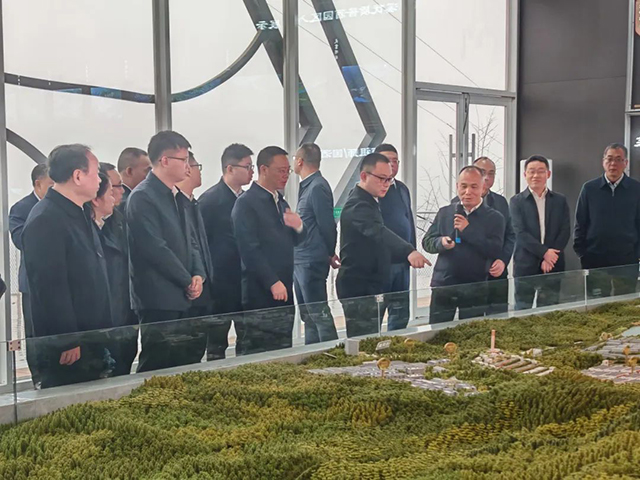 泸州市白酒产业生态链重点项目现场拉练暨赤河左岸项目开工仪式举行